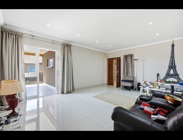 4 BEDROOM HOUSE FOR SALE IN CRAIGAVON